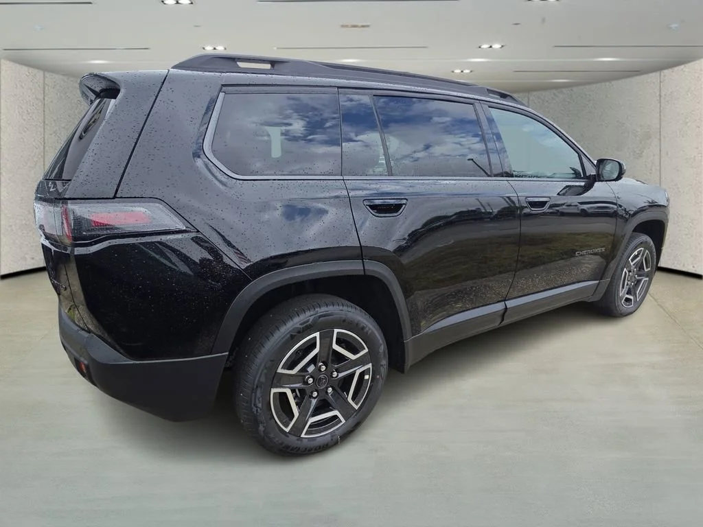 New 2026 Diamond Black Crystal Pearlcoat Jeep Limited image 4