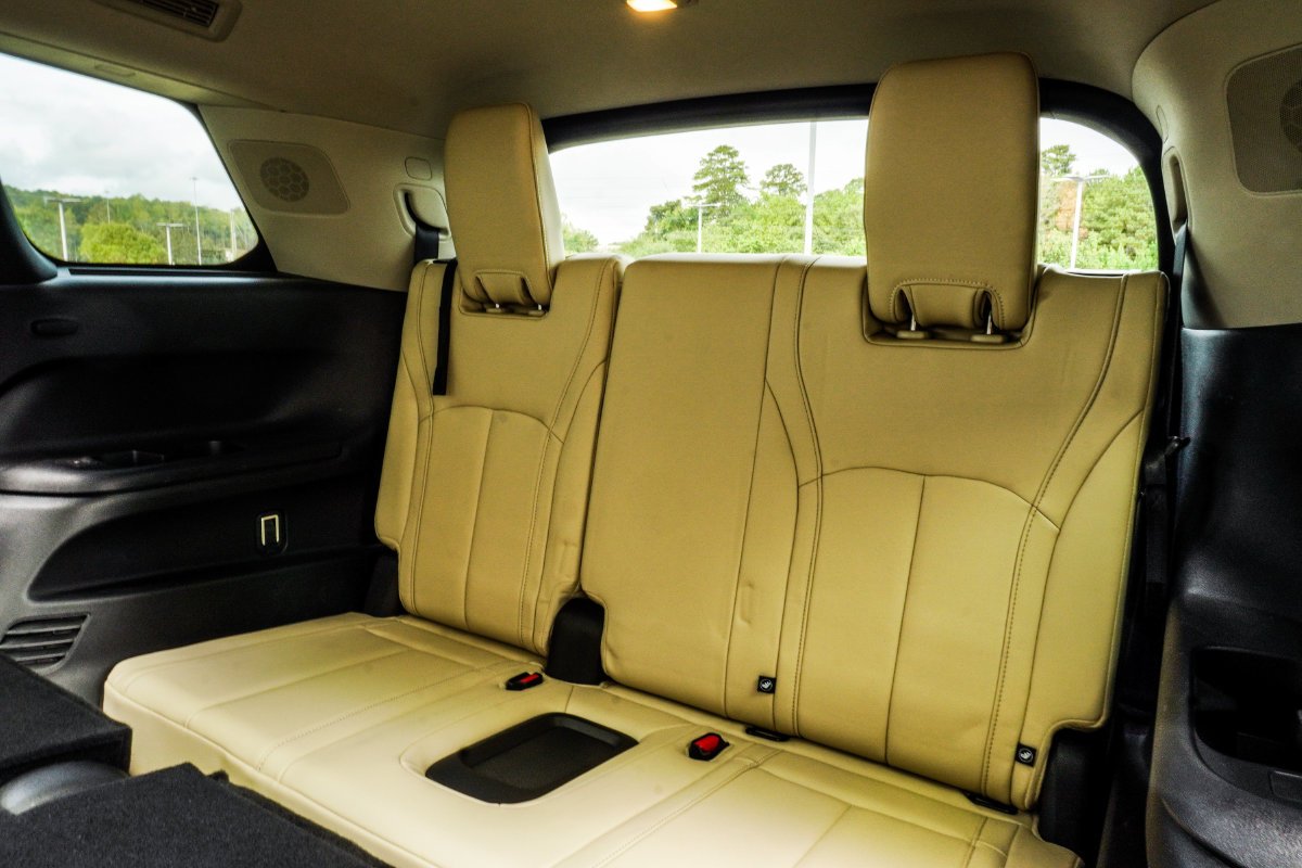 Used 2023 White INFINITI LUXE image 36