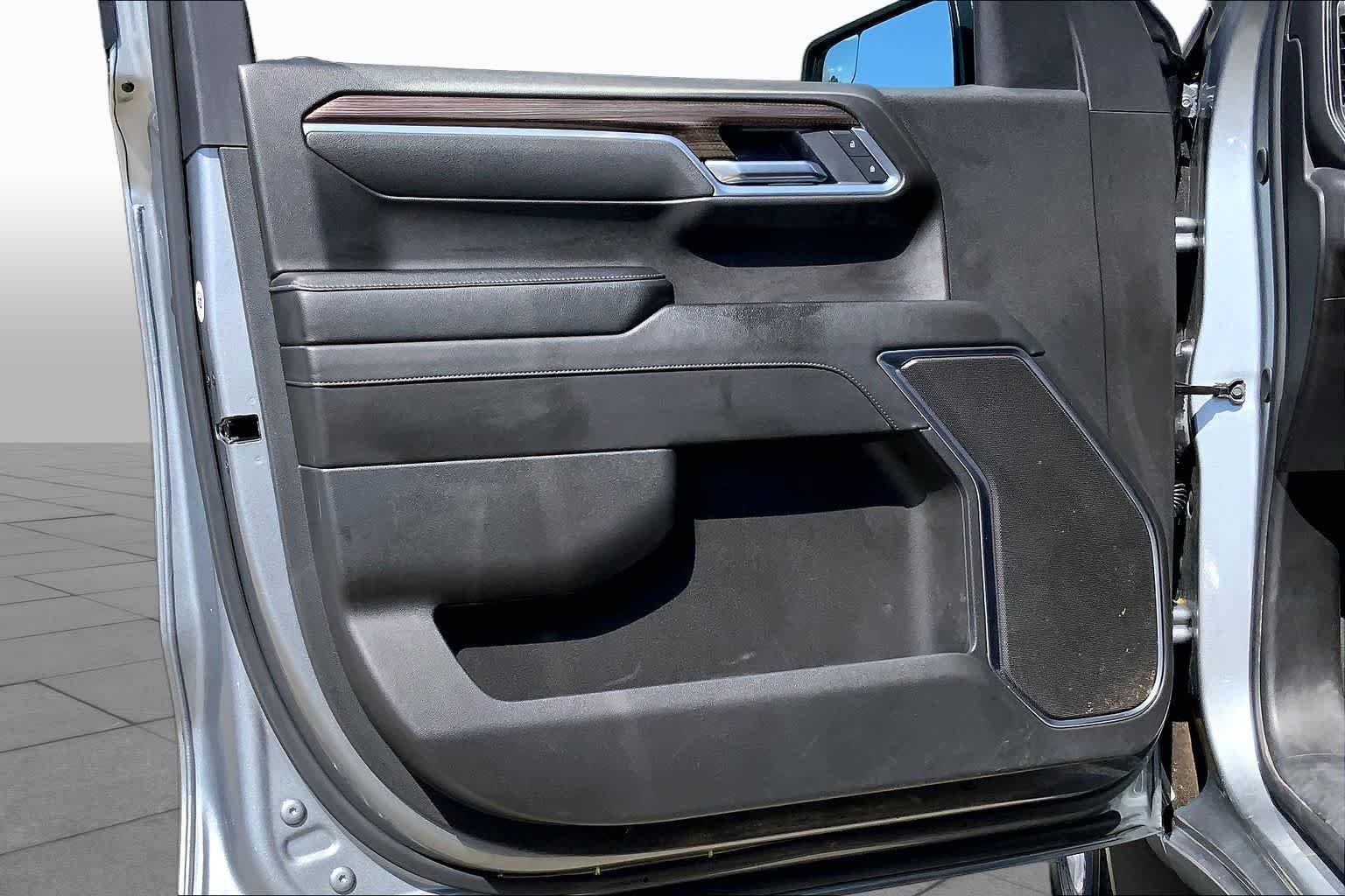 Used 2025 Sterling Gray Metallic Chevrolet LT image 36