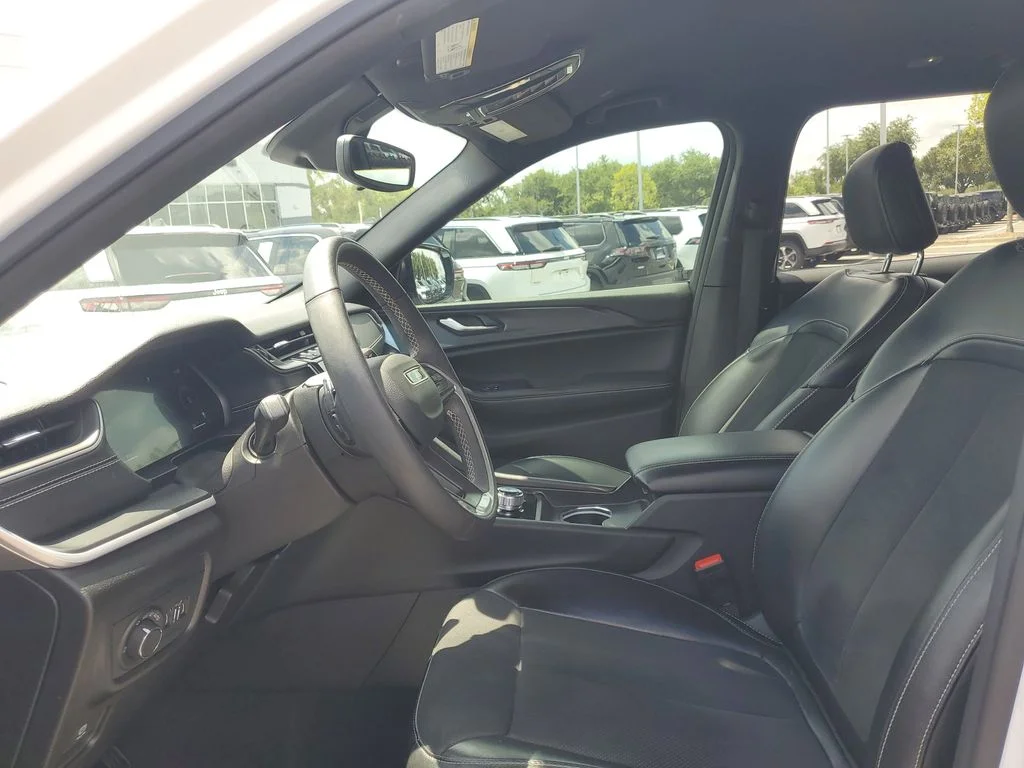 Used 2024 White Jeep Altitude image 11