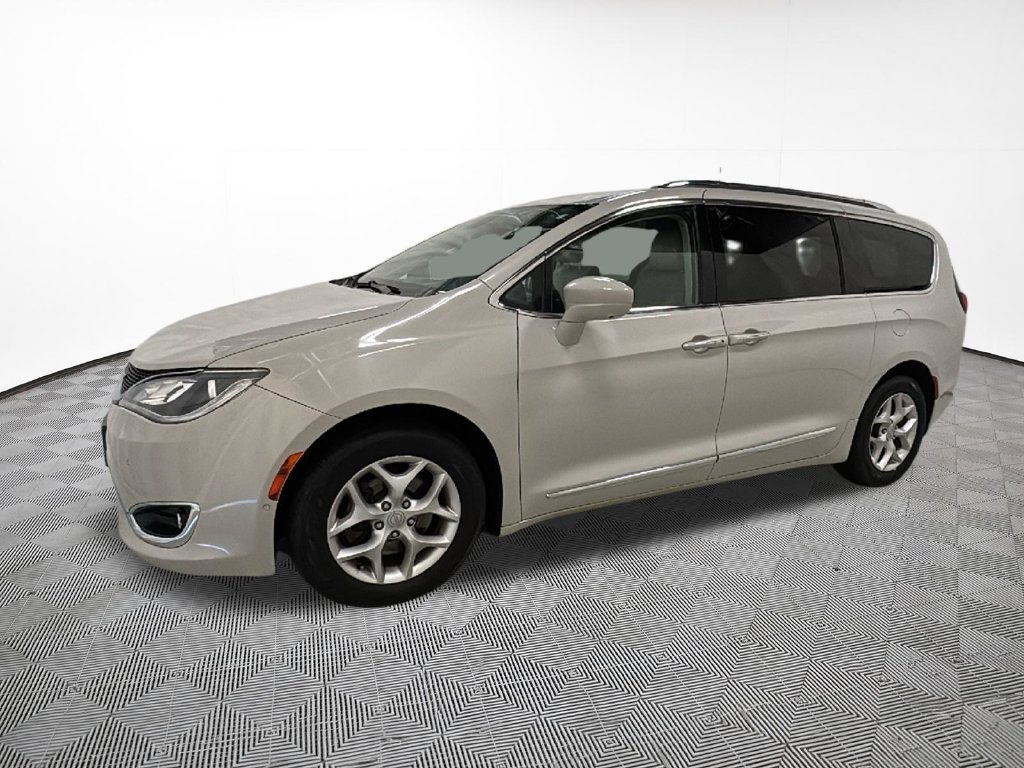 Used 2019 Chrysler Pacifica Touring L with VIN 2C4RC1BG4KR616128 for sale in Eau Claire, WI