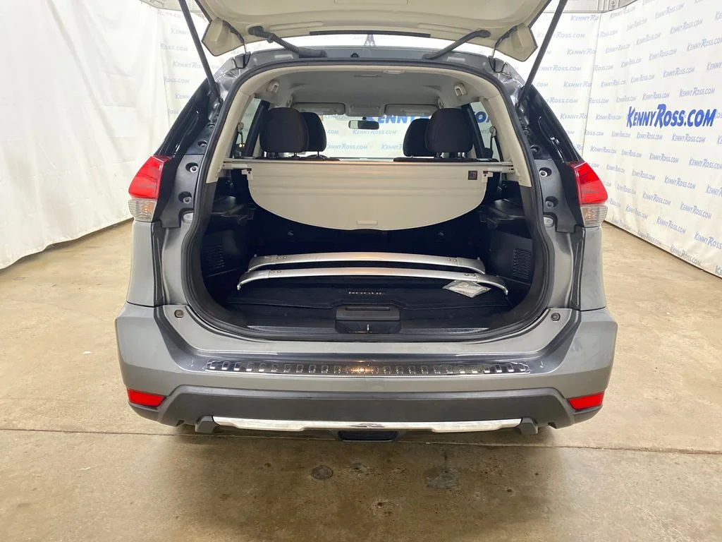 2017 Nissan Rogue SV - Photo 15