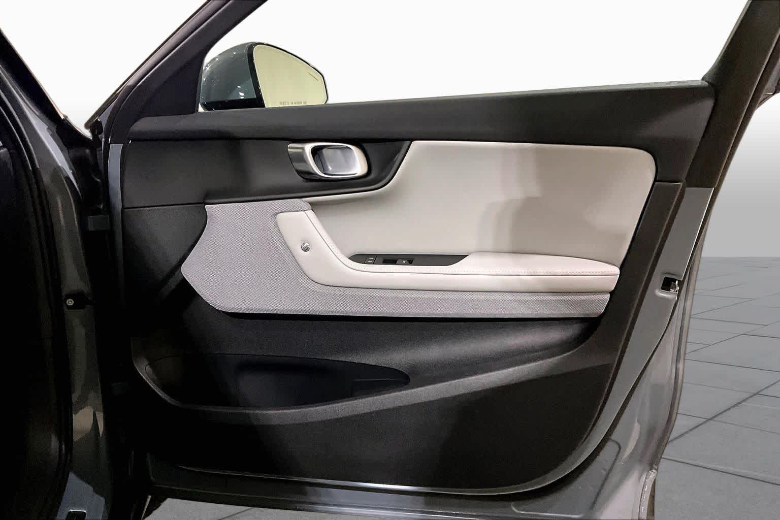 Used 2023  Polestar  image 21