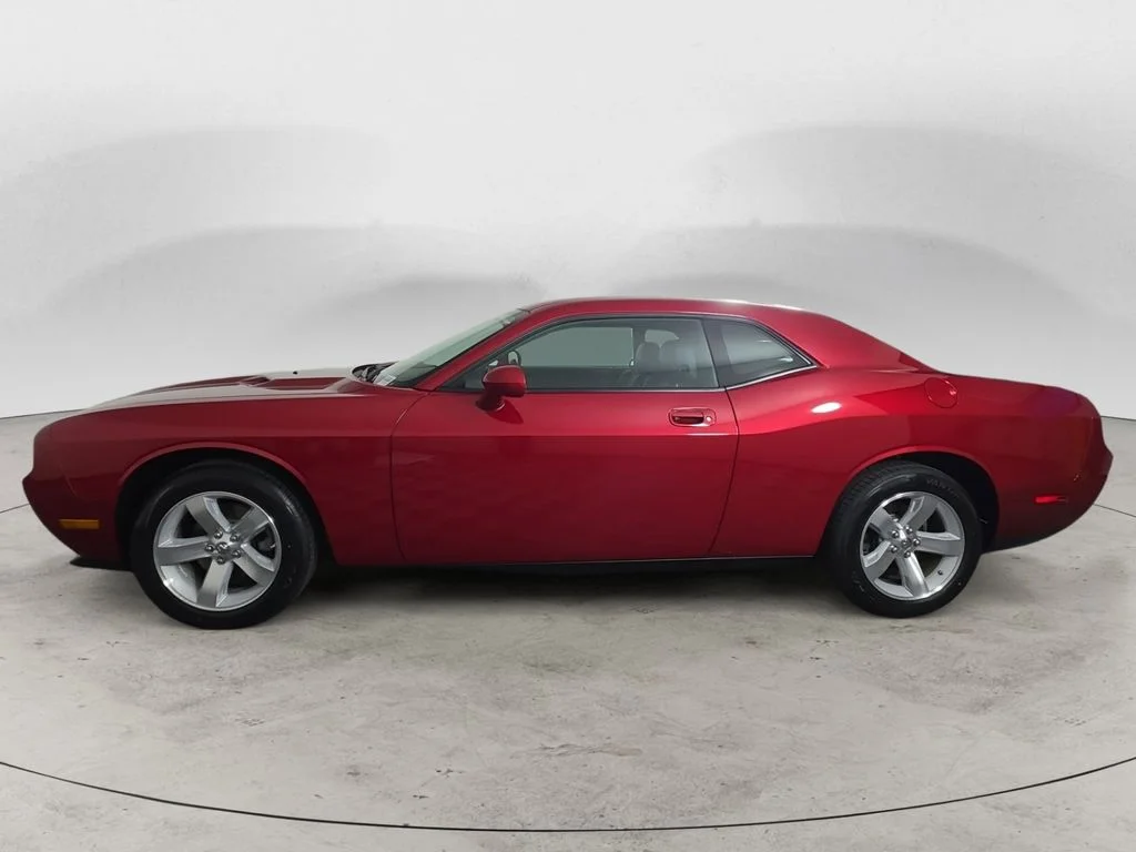 Used 2009 Red Dodge SE image 2