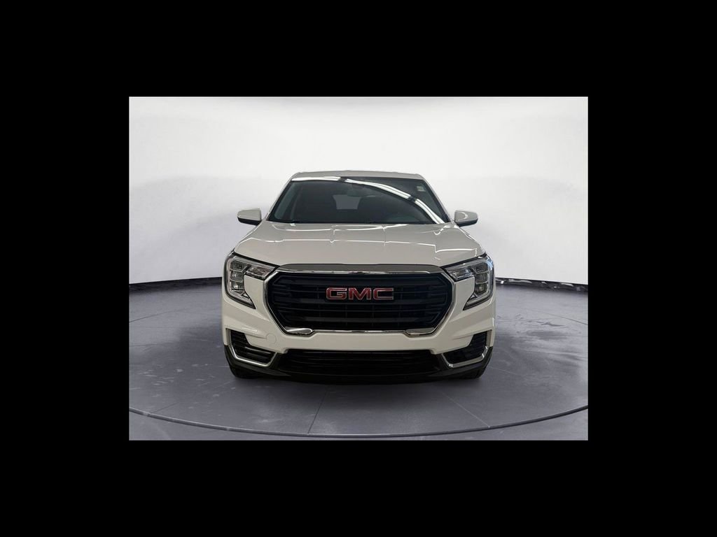 Used 2022 White GMC SLE image 9