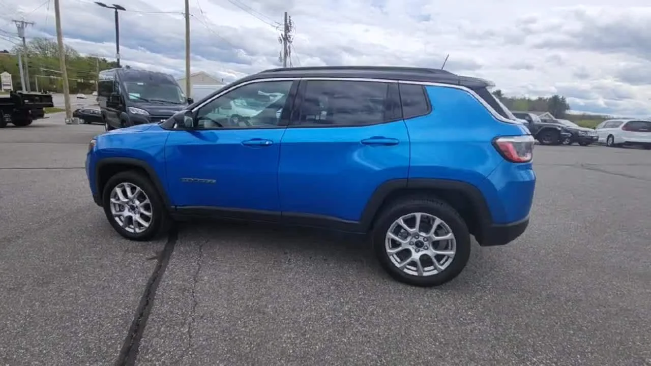 2025 Jeep Compass Limited - Photo 7