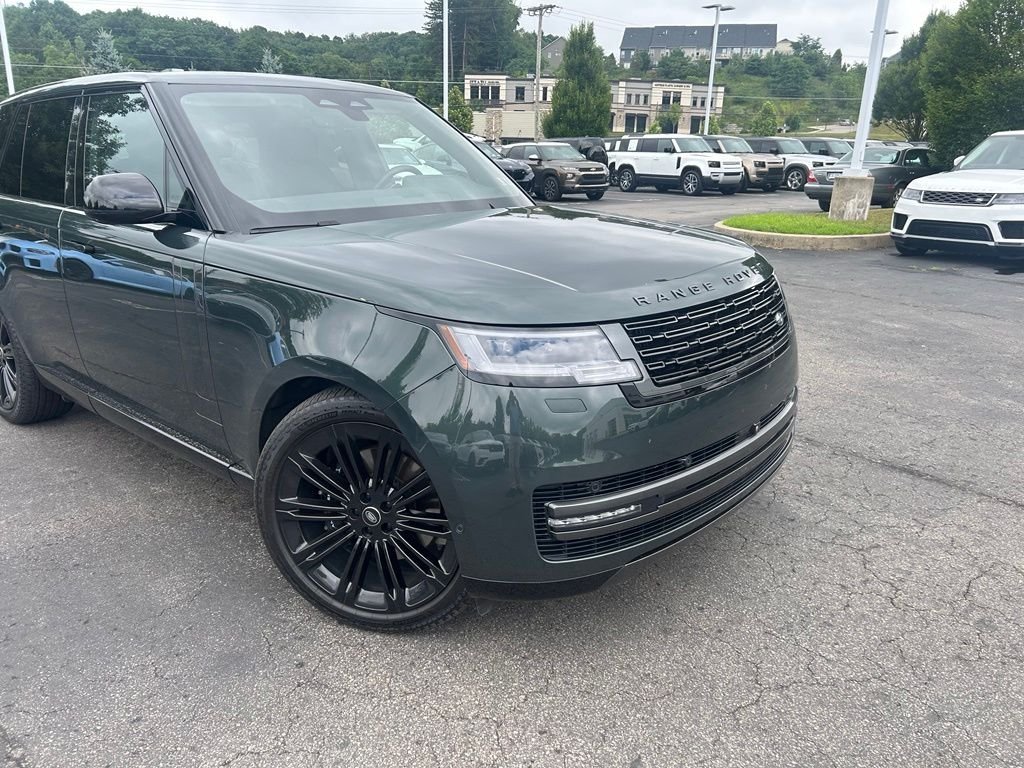 Certified Used 2025 Belgravia Green Metallic Land Rover SE image 5