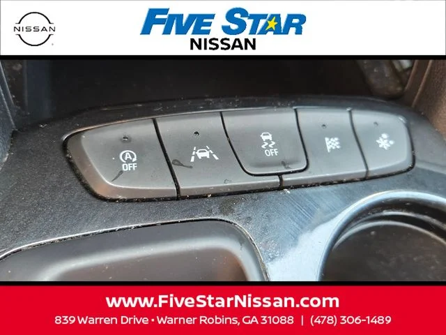 Used 2022 White Chevrolet LT image 24