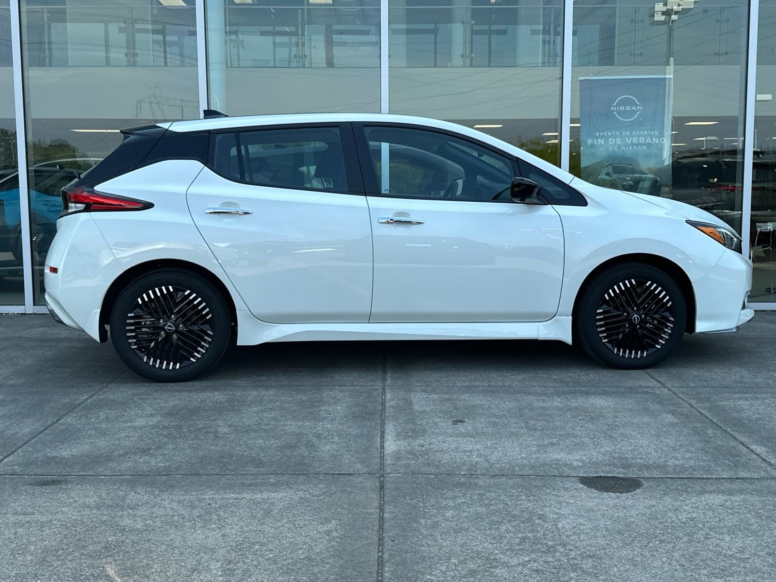 leafさん  0125 Pre-Owned 2025 Nissan Leaf SV Plus 4D Hatchback in Portland
