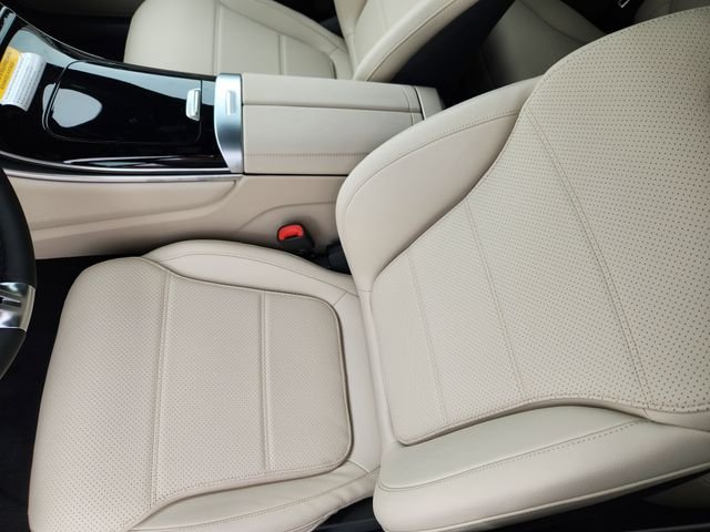 New 2026 Polar White Mercedes-Benz GLC 300 image 8