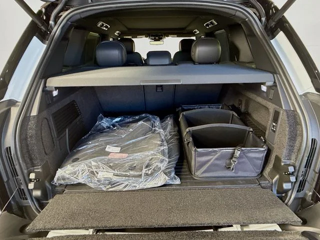 New 2026 Fuji White Land Rover SE image 28