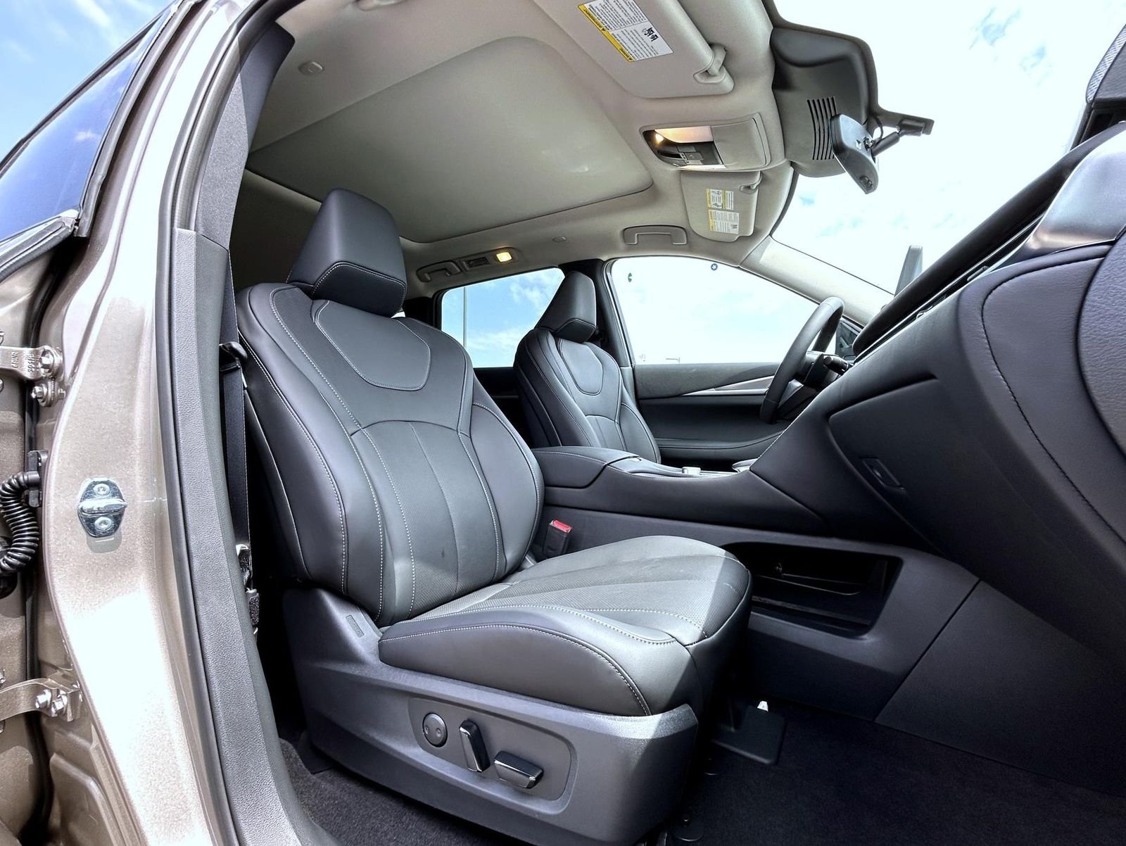 New 2027 WARM TITANIUM INFINITI Luxe AWD image 15