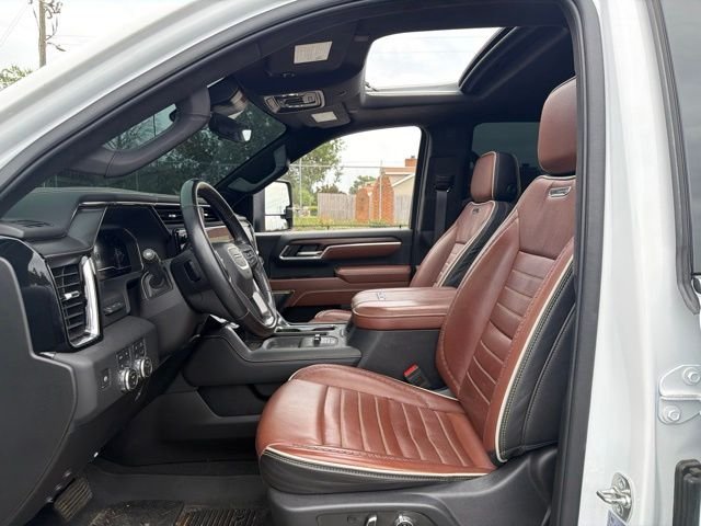 Used 2025 White GMC Denali Ultimate image 9