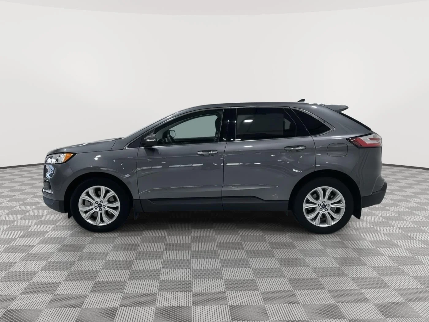 Used 2022 . Ford Titanium image 2