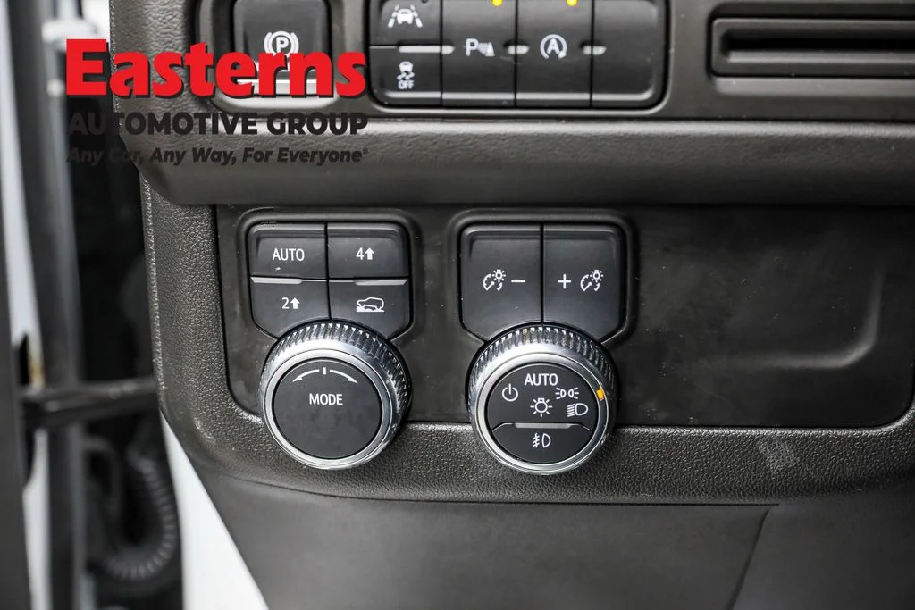 Used 2024 White GMC SLT image 23