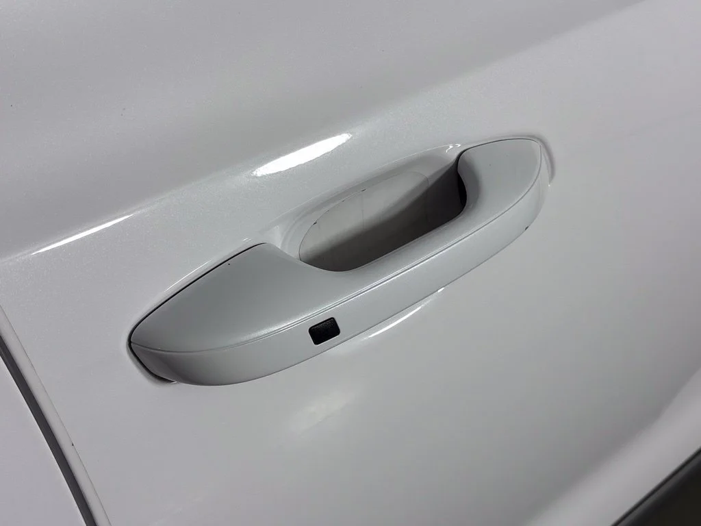 Used 2022 White Kia EX image 10