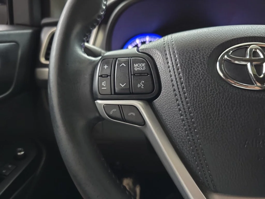 Used 2017 Silver Toyota SE image 20