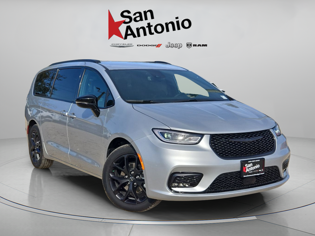 2026 Chrysler Pacifica Select's photo