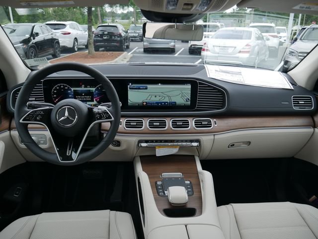 New 2026 MANUFAKTUR Moonlight White Metallic Mercedes-Benz GLE 450 image 9