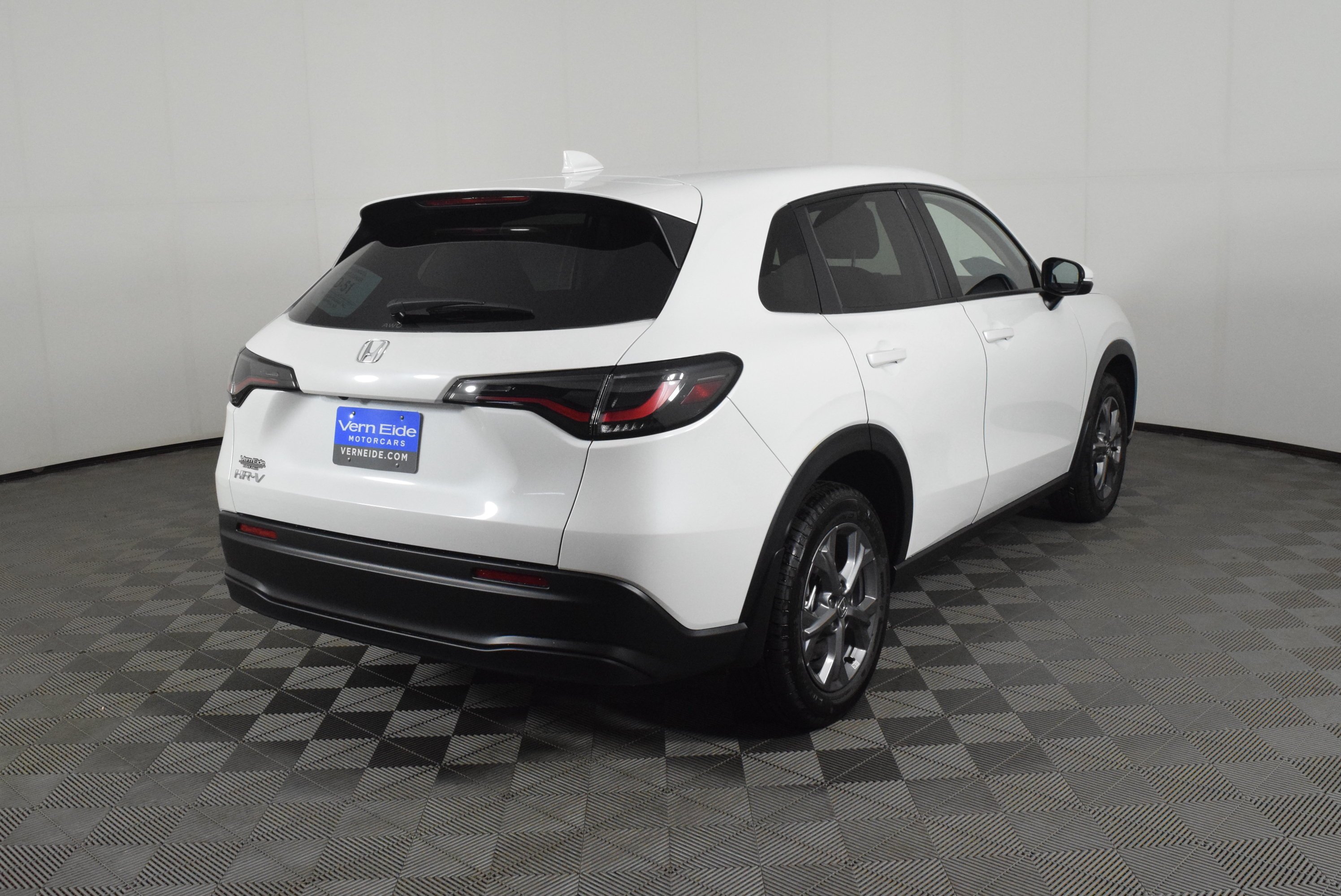 New 2027 Platinum White Pearl Honda LX image 6