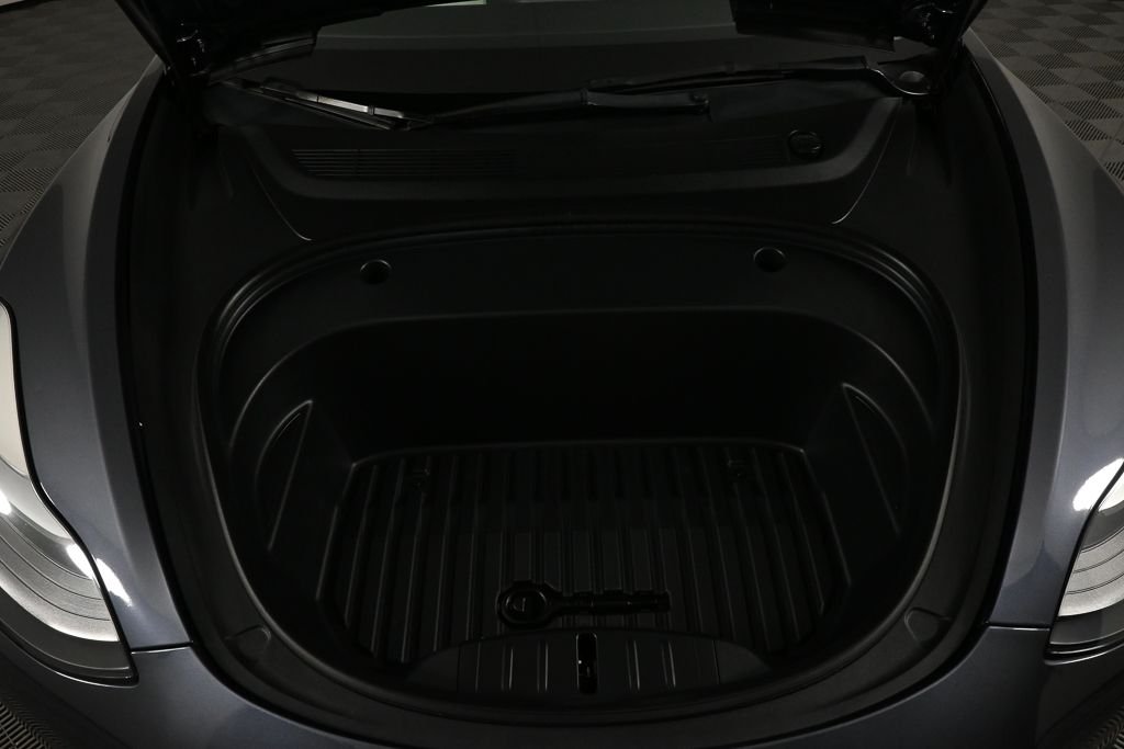 Used 2022  Tesla Performance image 27