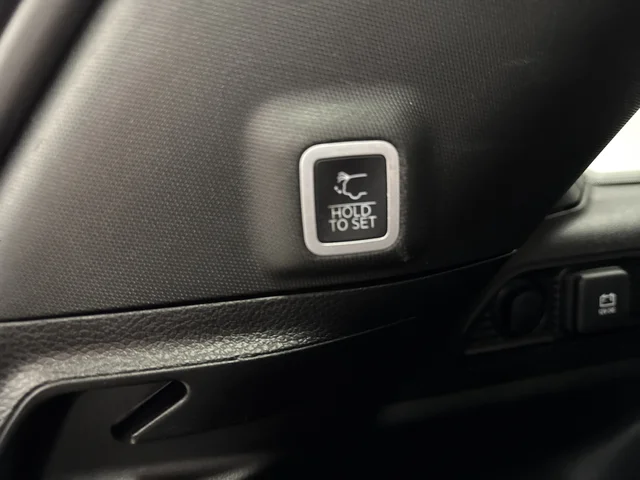 Used 2023 Velvet Jeep Altitude X image 14