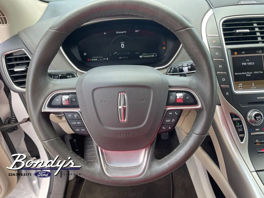 Used 2019 White Platinum Clearcoat Metallic Lincoln Standard image 7