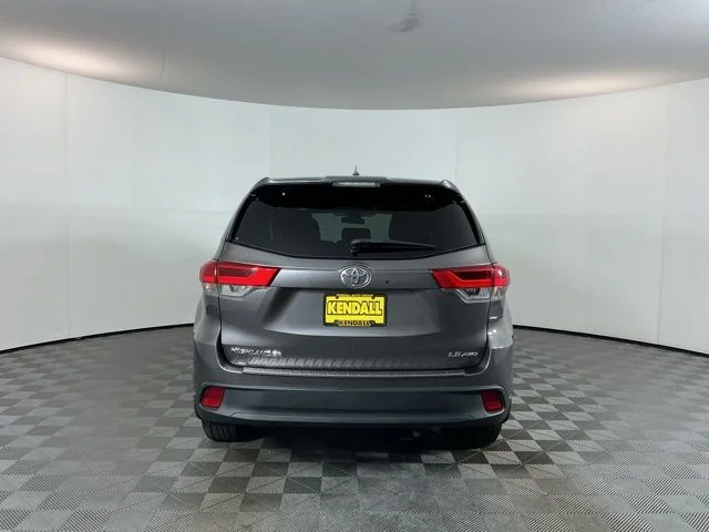 Used 2017 Gray Toyota LE Plus image 6