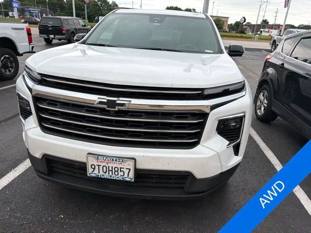 Used 2025 Summit White Chevrolet LT image 2