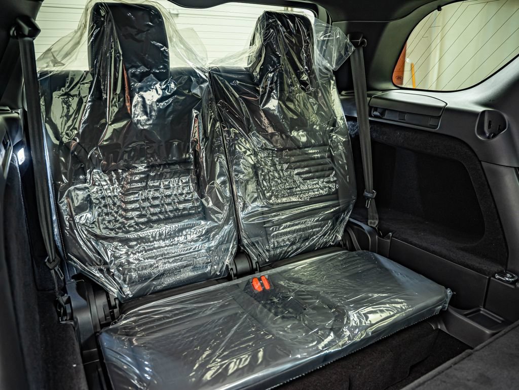 New 2026 Santorini Black Land Rover Dynamic SE image 37