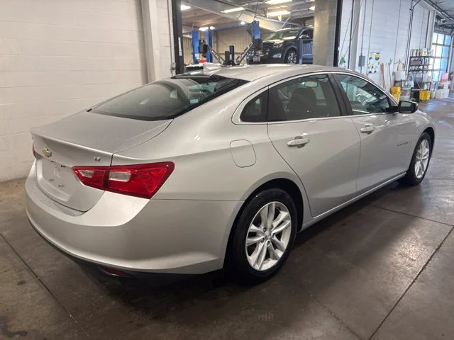 Used 2017 SILVER ICE METALLIC Chevrolet LT image 4