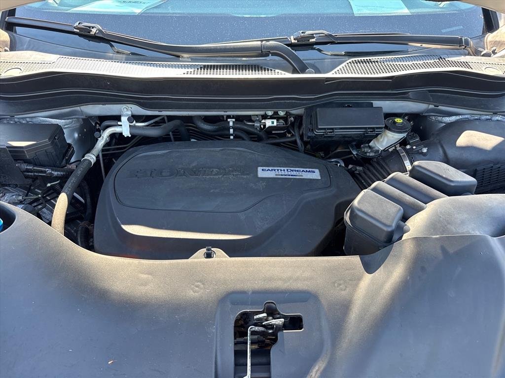 Certified Used 2019 Lunar Silver Metallic Honda RTL image 27