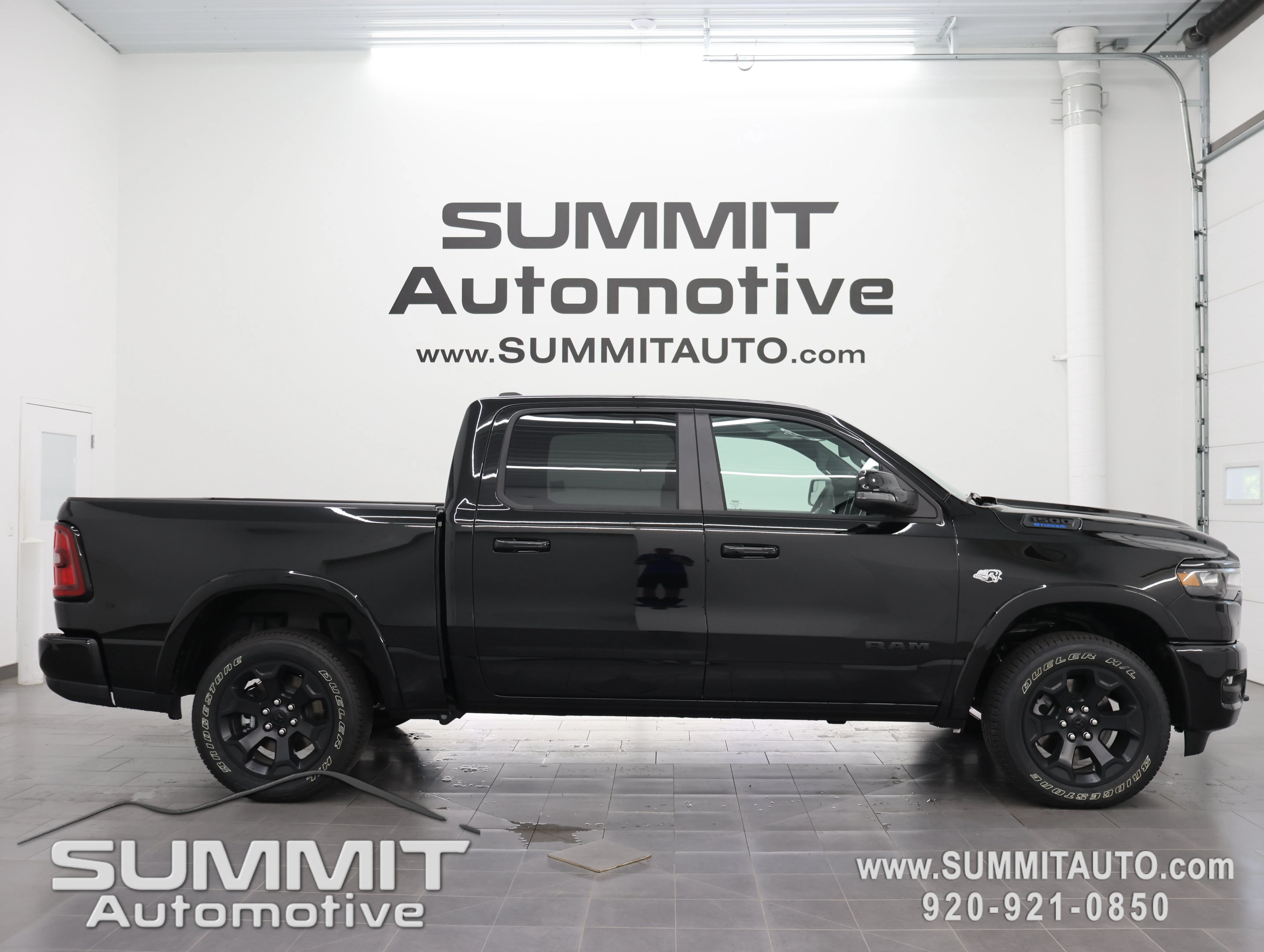 New 2026 Diamond Black Crystal Pearl-Coat Exterior Paint RAM Big Horn/Lone Star image 1
