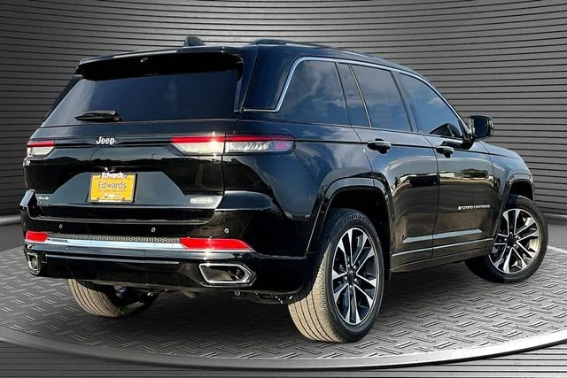 Certified Used 2022 Black Jeep Overland image 6