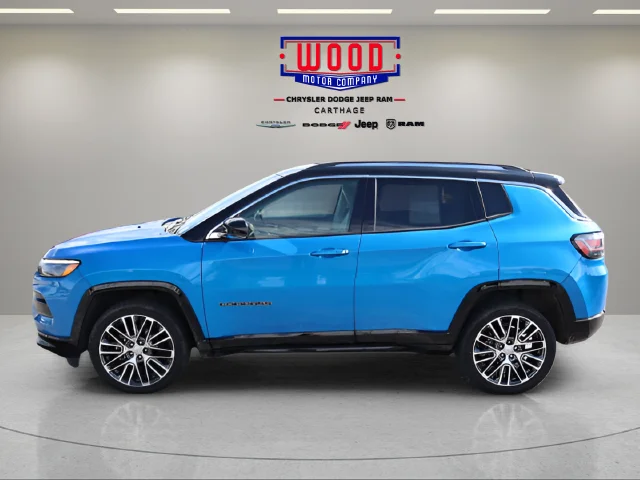 Used 2022 Laser Blue Pearlcoat Jeep Limited image 2