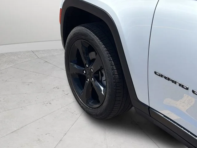 Used 2023 White Jeep Limited image 31