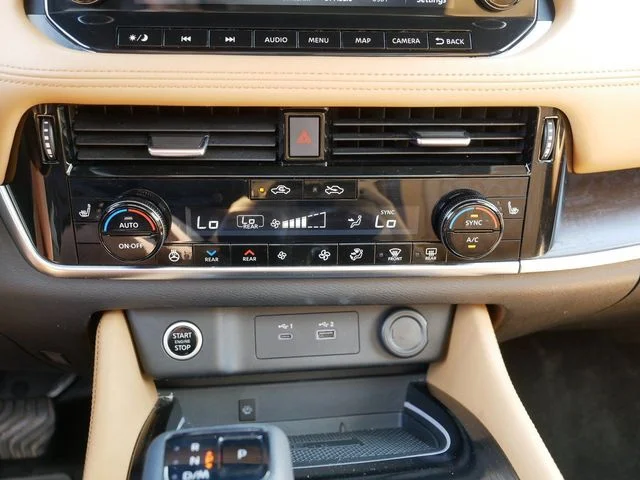 Used 2021 Gold Nissan Platinum image 33