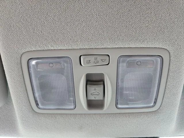 Used 2025 White Hyundai SEL image 27