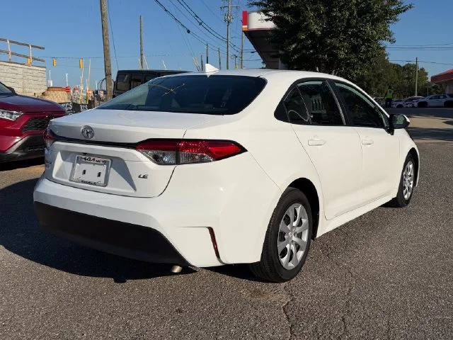Used 2025 Ice Toyota LE image 5