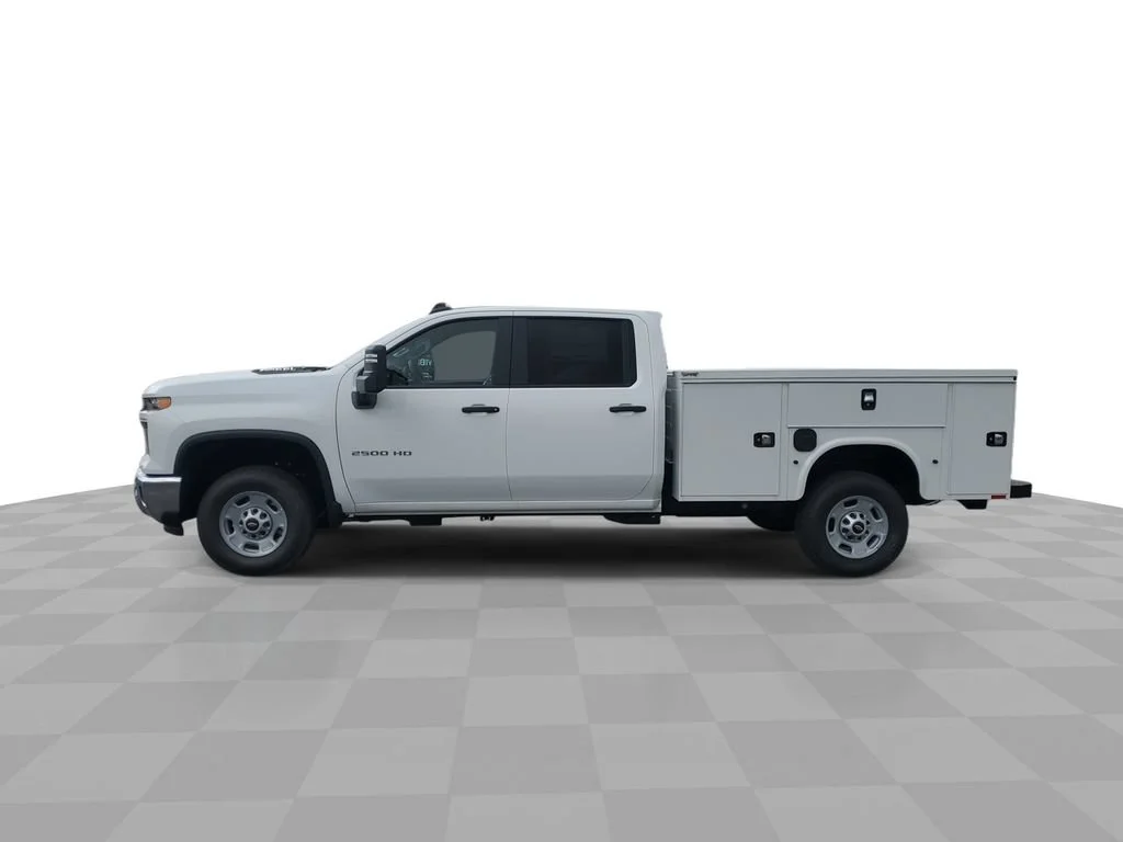 New 2026 Summit White Chevrolet WT image 5