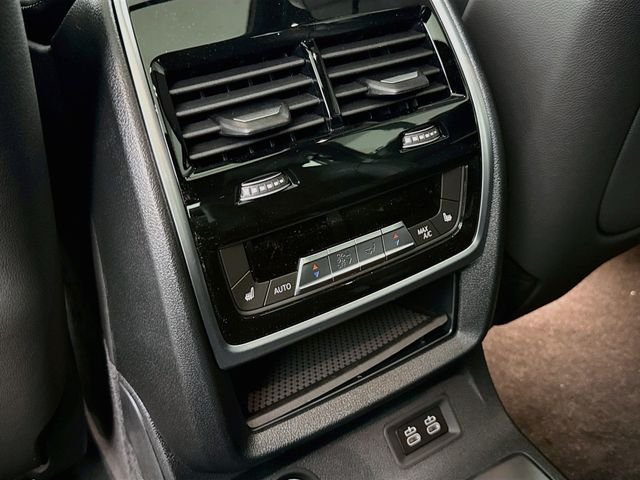 New 2027 Dravit Grey Metallic BMW xDrive40i image 27