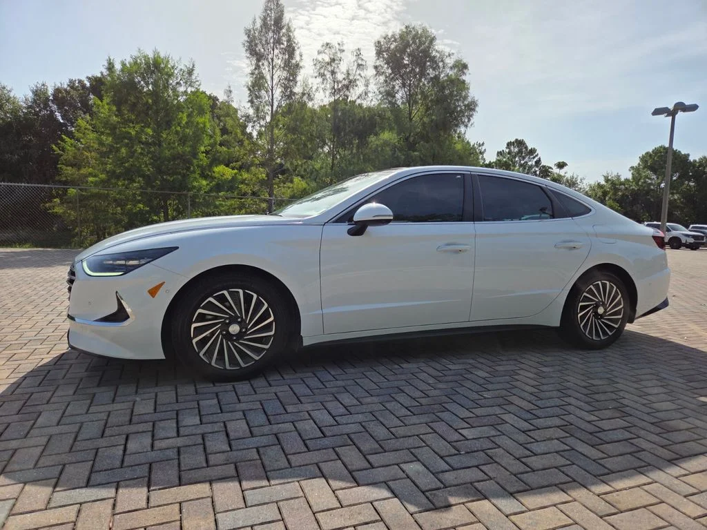 Used 2023 White Hyundai Limited image 3
