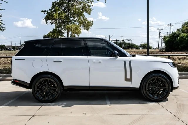 New 2026 Fuji White Land Rover SE image 8