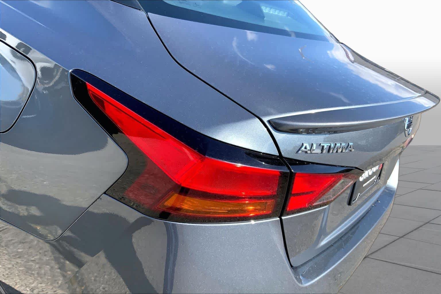 Used 2020 Gun Metallic Nissan 2.5 SR image 28