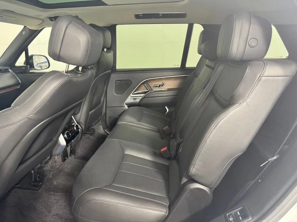 Used 2025 Fuji White Land Rover SE image 26