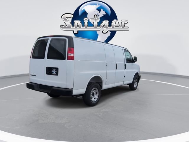 New 2026 Summit White Chevrolet WT image 9