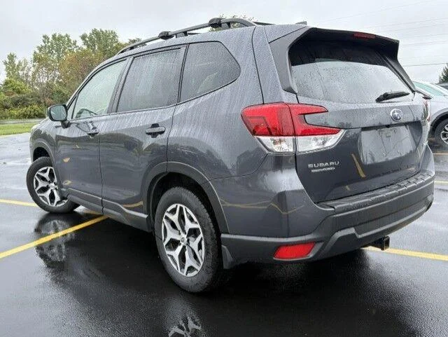 Used 2022 Magnetite Gray Metallic Subaru Premium image 10