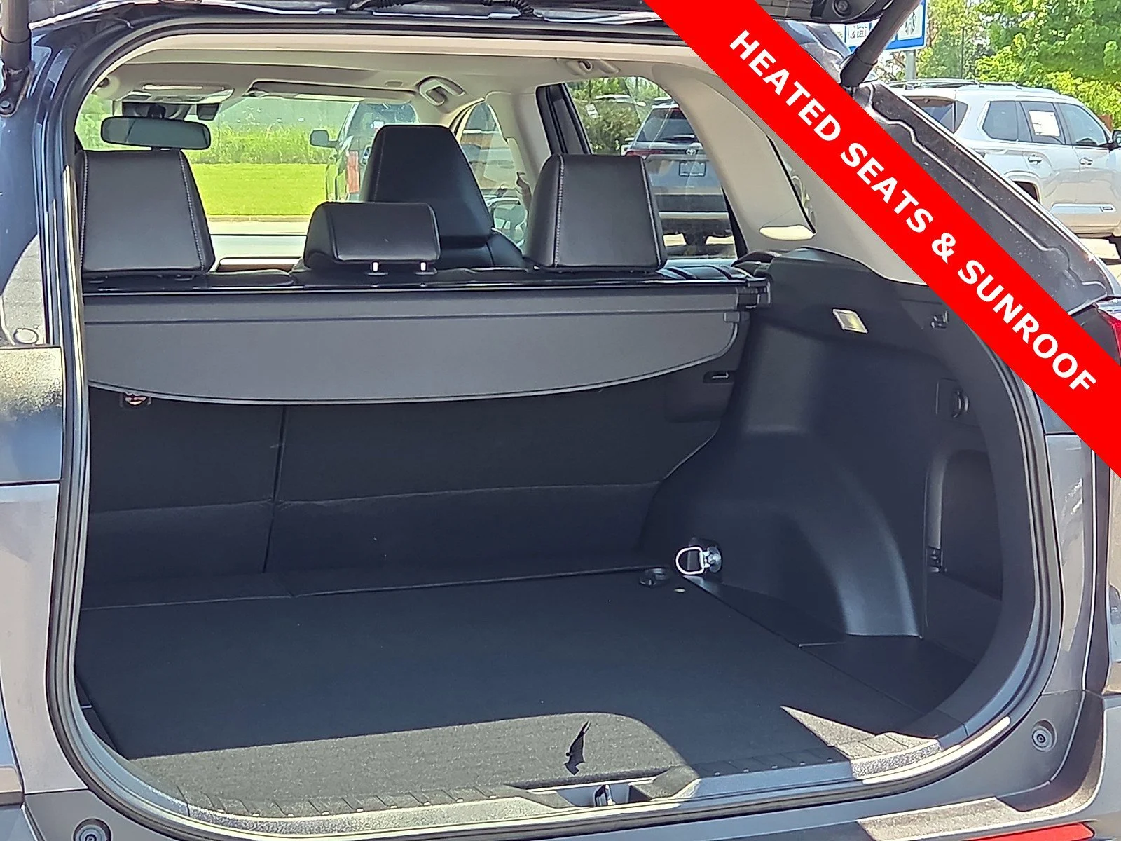 Used 2024 Magnetic Gray Metallic Toyota Hybrid XLE Premium image 9