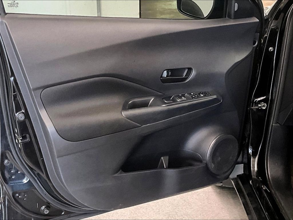 Used 2022 Super Black Nissan S image 9