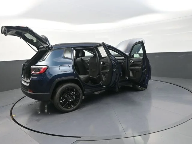 New 2026 Fathom Blue Pearl-Coat Exterior Paint Jeep Latitude image 35